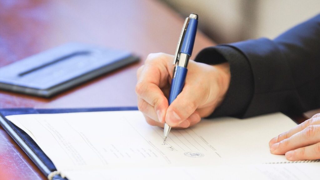 Contratti badante convivente - Scarica il modello in PDF