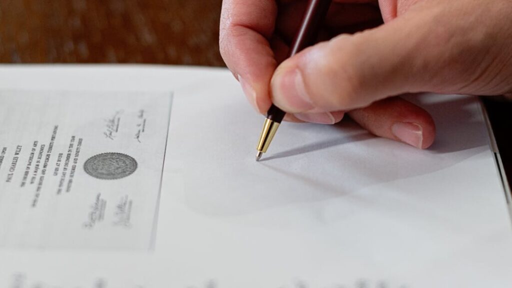 Contratto dirigente enti locali - modello da scaricare in PDF