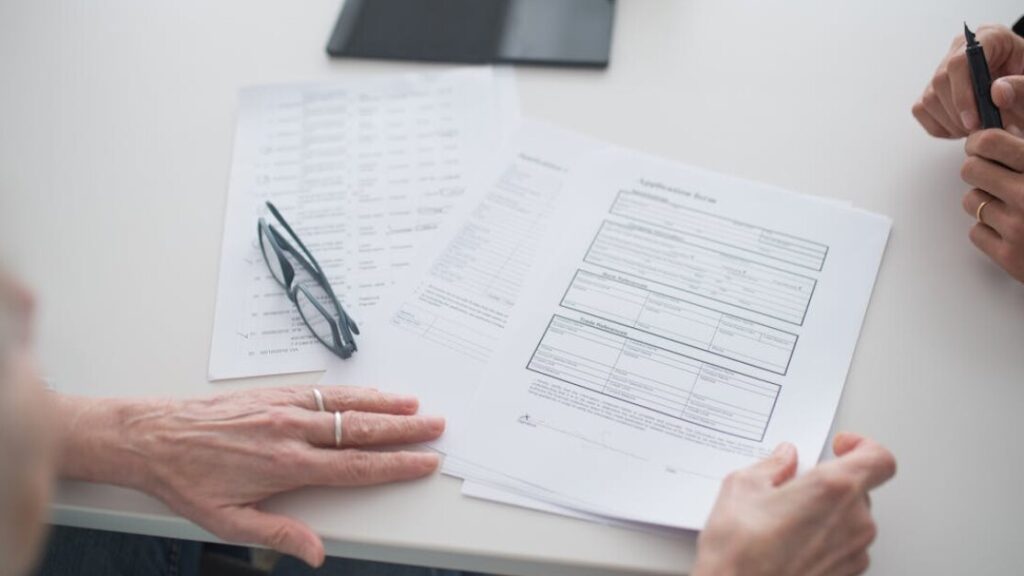 Contratto per badante convivente: scarica il modello in PDF