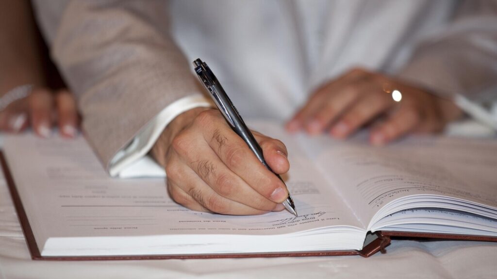 Contratto energia e petrolio - Scarica il modello in PDF